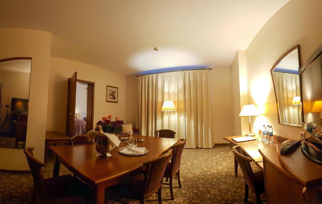 Hotel Amaryllis Swarzedz Ngoại thất bức ảnh