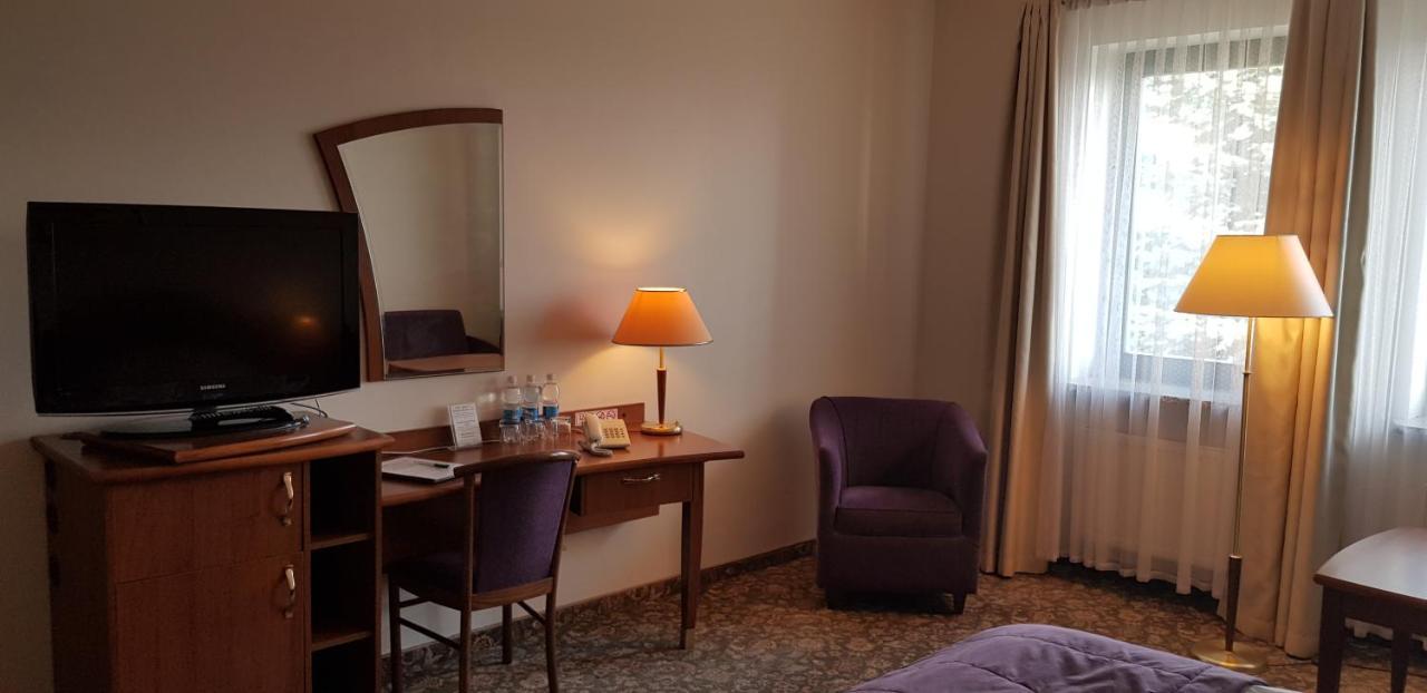 Hotel Amaryllis Swarzedz Ngoại thất bức ảnh