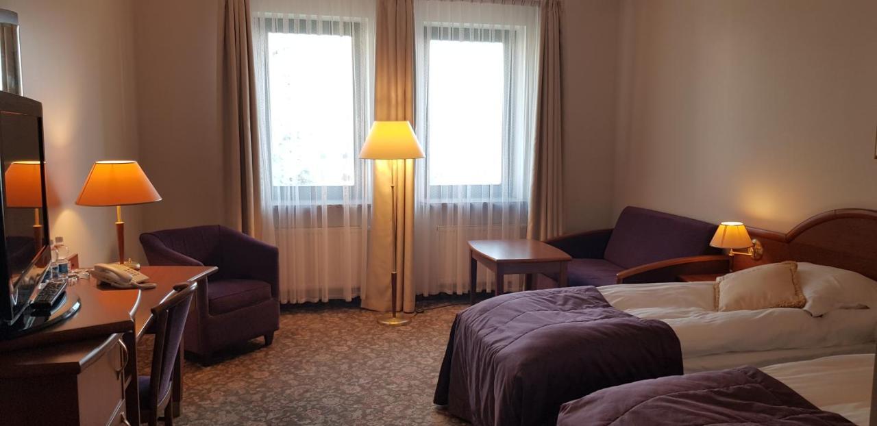 Hotel Amaryllis Swarzedz Ngoại thất bức ảnh